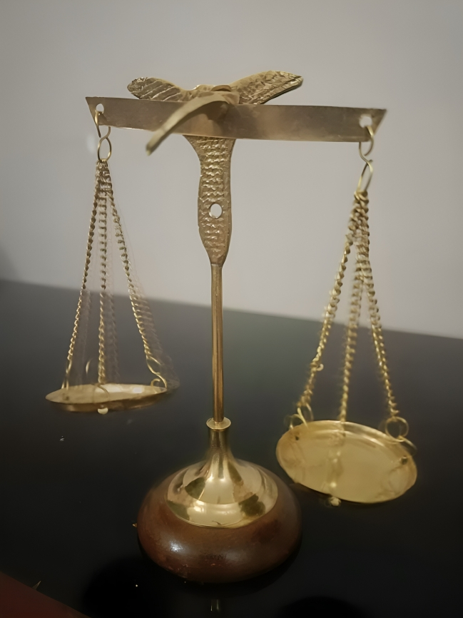 تمثال ميزان العدالة من النحاس – ارتفاع 13 سم
